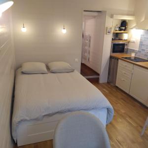 Appartements STUDIO HORTENSIA a 2 pas du port - Confortable, classe 2 etoiles : photos des chambres