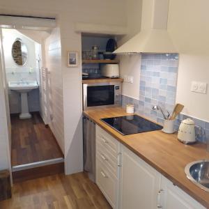 Appartements STUDIO HORTENSIA a 2 pas du port - Confortable, classe 2 etoiles : photos des chambres