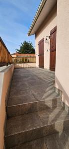 Appartement entier Lyon-Villeurbanne au 1er dune discrète maison