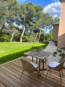 Maisons d'hotes A l-ombre des pins : photos des chambres