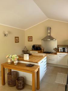 Maisons d'hotes A l-ombre des pins : photos des chambres