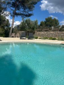 Maisons d'hotes A l-ombre des pins : photos des chambres