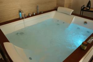 Deluxe Suite with Spa Bath