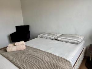 Apto 3 quartos próximo aeroporto net 500 Mb, garagem e smart tv