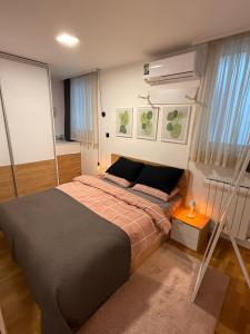 City View Duplex - Stylish 2BR Apartment with parking