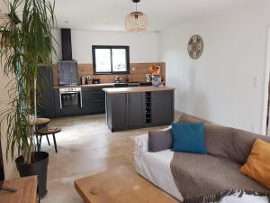 PINE and house DIRECTION with private jacuzzi -