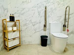 FLAT A - Wide & Cool Flat Next To Historic Center