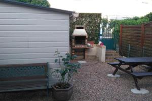 Studio chez lhabitant 15 mn à pied du circuit des 24H DU MANS