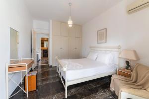 Elns Sunlit Apartment