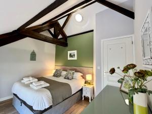 Maisons de vacances Quai du Val is a Charming Pet and Family Friendly Riverside Gite in Lehon close to Dinan Sleeps 7 : photos des chambres