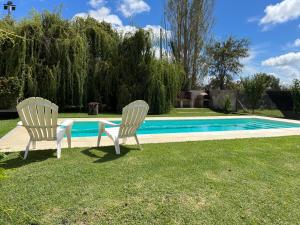 Casa estilo campo con parque y pileta