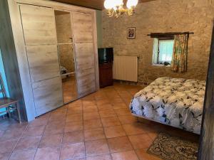 Maisons d'hotes La Tour du Sorbey - Gite Nature Familial - Piscine - 3 a 6 Pax : photos des chambres