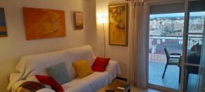 Al lado de Barcos y Gran Playa.