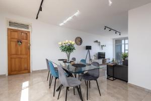 Family apartment 2 bed 2 bath near Florida Rd