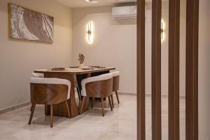 شقة فاخرة THE MIDTOWN OASIS - next to AUC