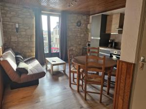 Appart'hotels Eden Auberge : Appartement avec Balcon