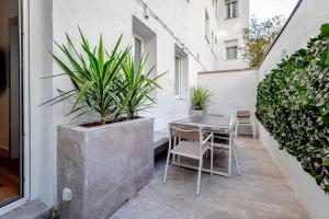 Stylish 5BR Flat with terrace