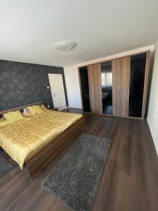 Newly renovated chic apartment close to downtown