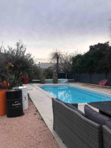 La Ciotat T2 dans villa avec piscine