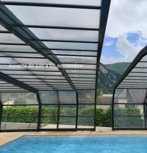 Appartements Ossau T2 5 personnes tt confort climatisation piscine linge de maison inclus moustiquaires vue montagne plein sud : photos des chambres