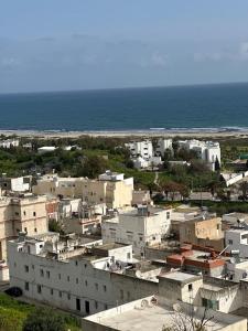 Appartement Vue Mer avec Jacuzzi Tout équipé proche centre-ville Bienvenue à Bizerte dans un appartement haut standing avec une vue imprenable sur la mer Situé à seulement 5 minutes du centre-ville