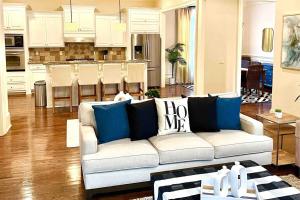 Luxury Buckhead executive Oasis for Family or work