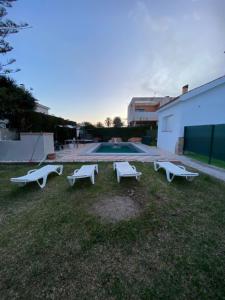 Apartamentos con piscina cerca playa