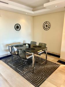 5 Stars BEACHFRONT PARADISE - Seaview, Always Heated Pool, Gym, Sauna!
