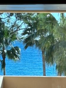 5 Stars BEACHFRONT PARADISE - Seaview, Always Heated Pool, Gym, Sauna!