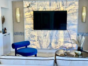 Yves Saint Laurent Jacuzzi Elegance