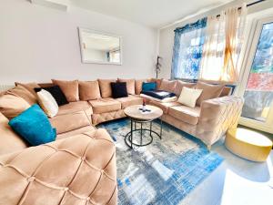 Luxury 3BR House with free parking and Hot Tub