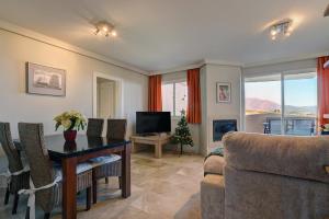 Duquesa Golf and Panoramic Sea-view Property