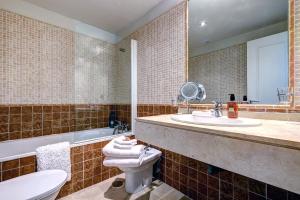 Duquesa Golf and Panoramic Sea-view Property