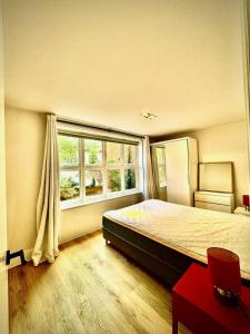 Private and modern one bed gated flat