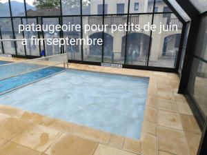 Appartements Ossau T2 5 personnes tt confort climatisation piscine linge de maison inclus moustiquaires vue montagne plein sud : photos des chambres