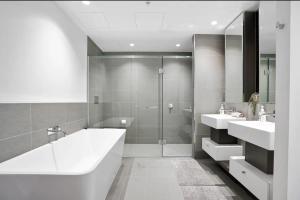 WSP harbour view flat with free parking