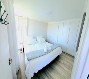 Spacious Beachside Apartment