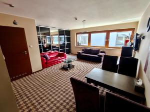 Pokój z aneksem w hotelu blisko plaży, z garażem