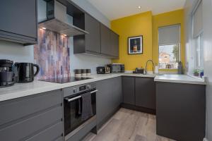 Modern Cozy Retreat-Family-Friendly-Near City & Peak District