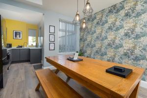 Modern Cozy Retreat-Family-Friendly-Near City & Peak District