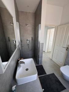 Neubau Penthouse - mit schöner Aussicht - 15min von Köln