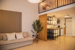 Aviothic Home
