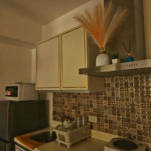 Azure Urban Resort Residences by Moldez Staycation