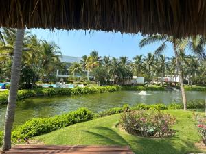 Lujoso Departamento con vista a alberca en Acapulco Diamante