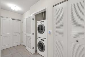 Luxury 2BR with City Views on Biscayne Blvd