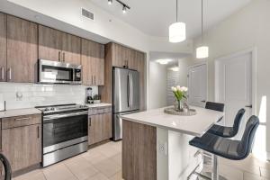 Luxury 2BR with City Views on Biscayne Blvd