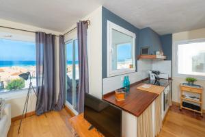 Penthouse with Best Sea Views in Town