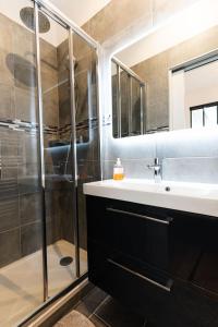 Loft House 3 BR Bastille, Marais AC by LCC Agency