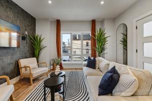 2br 3ba 2King bd 3 Car Parking Bonus area with Queen Bed