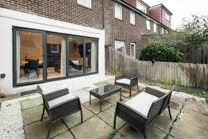 5-Star Luxury, Secret Harry Potter Room & Garden!